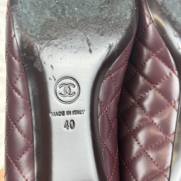 Chanel Burgundy Quilted Leather Scallop Detail CC Block Heel Pumps Size 40 US 10 - Picture 8 of 11